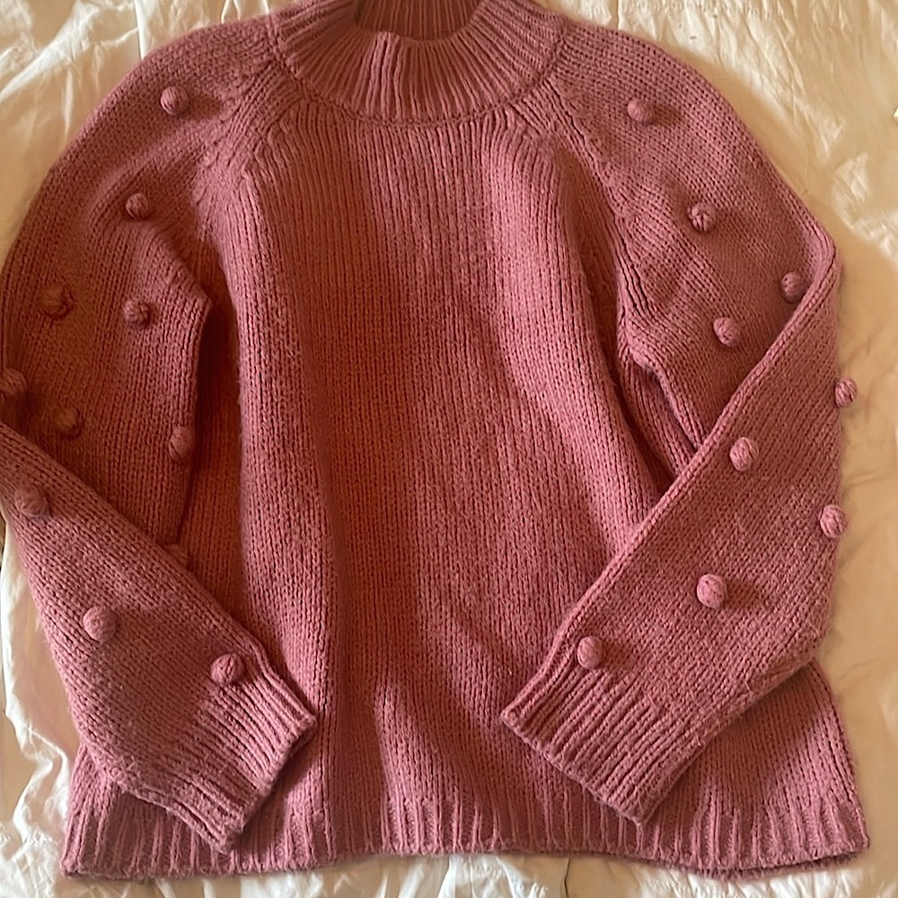 Adorable chunky net puffball, long sleeve mock turtleneck sweater 💕💝🎀 SALE